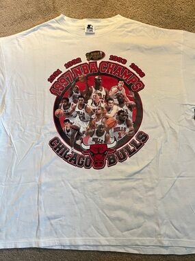 Rare 1997 Chicago Bulls NBA Champs short sleeve shirt with team photo